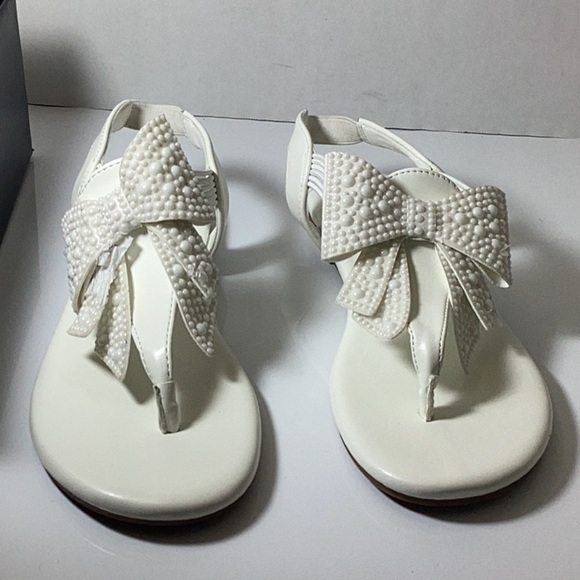 Lila White - Picture 2 of 6